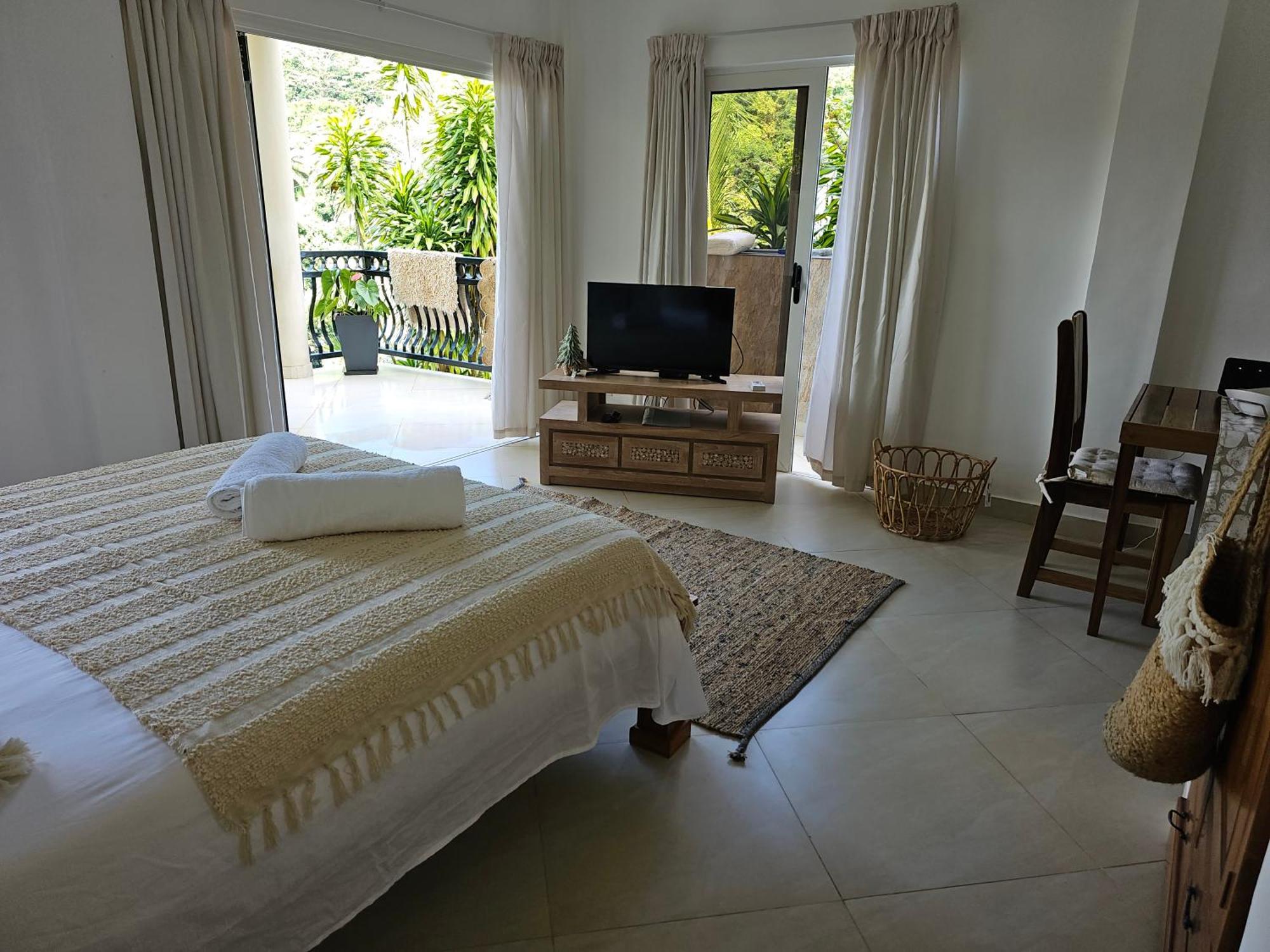 South Hill * Anse Royale